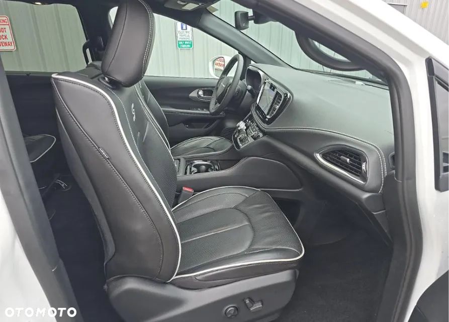 Chrysler Pacifica - 10