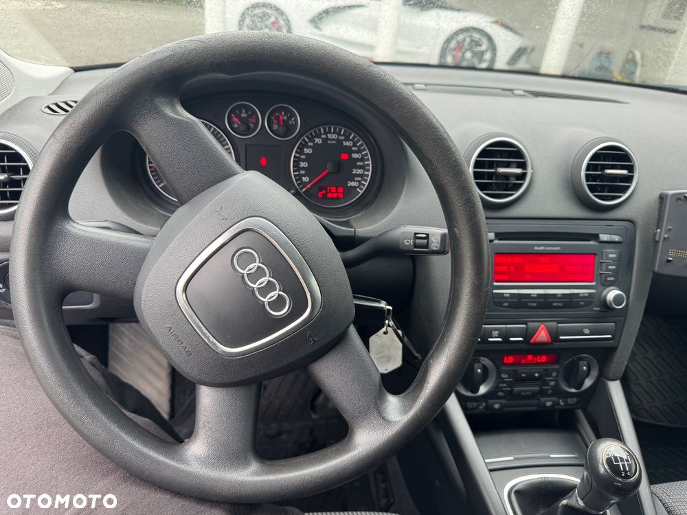 Audi A3 3-drzwiowe 1.6 Attraction - 8
