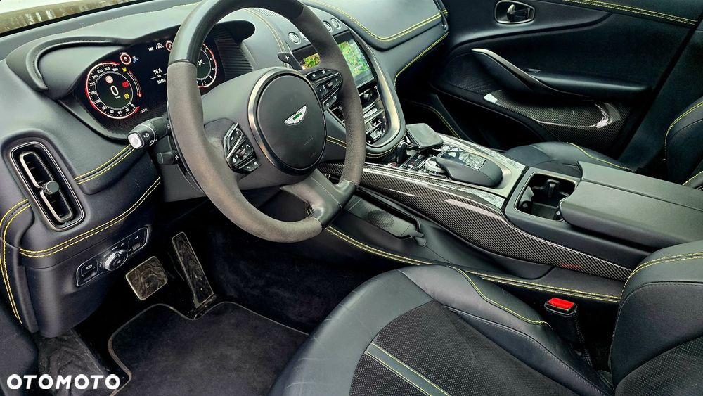 Aston Martin DBX - 21
