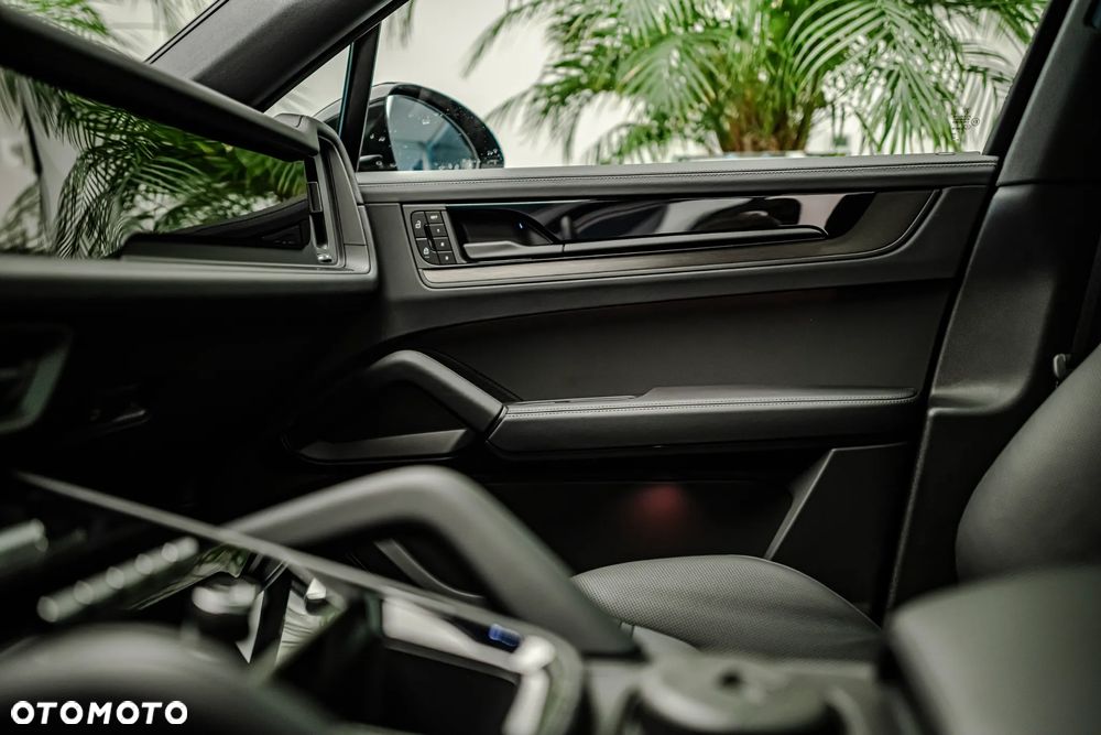 Porsche Cayenne Standard - 17