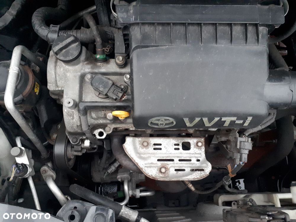 Toyota iQ - 8