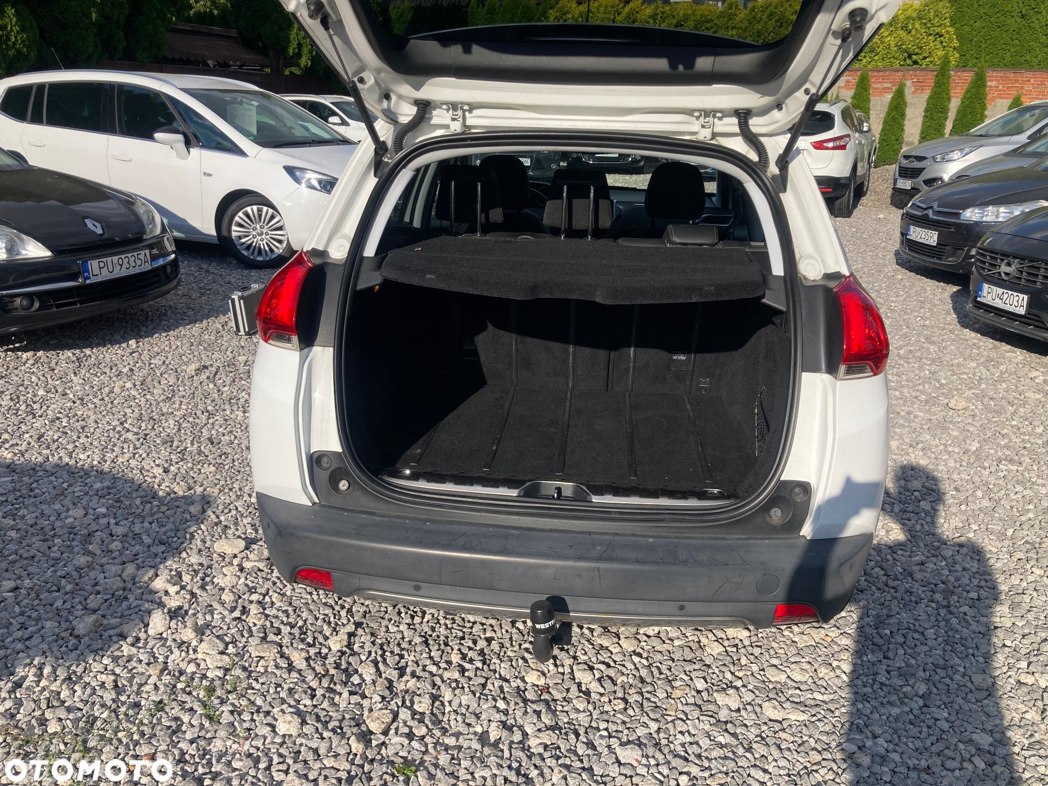 Peugeot 2008 1.6 e-HDi Allure S&S - 10