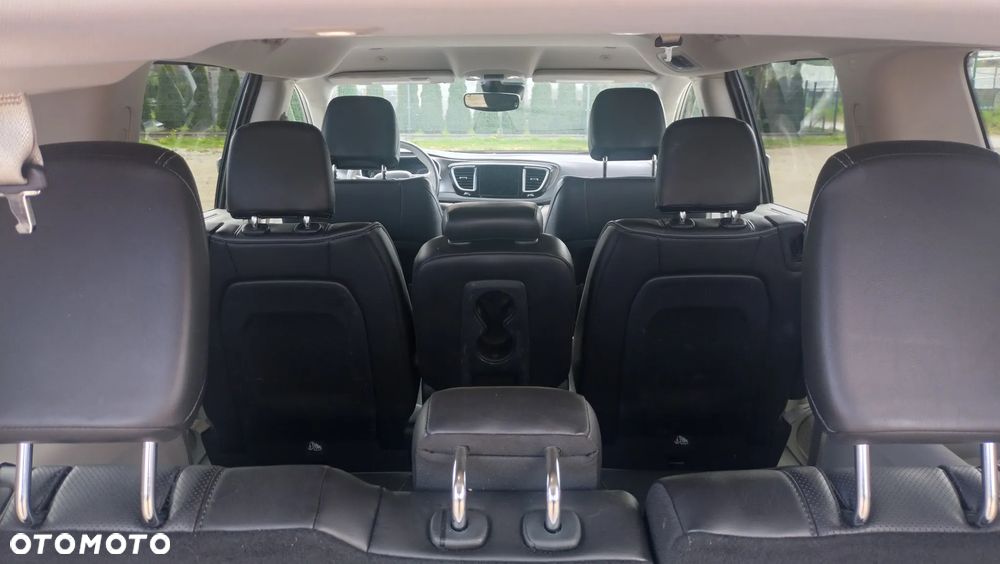 Chrysler Pacifica - 11