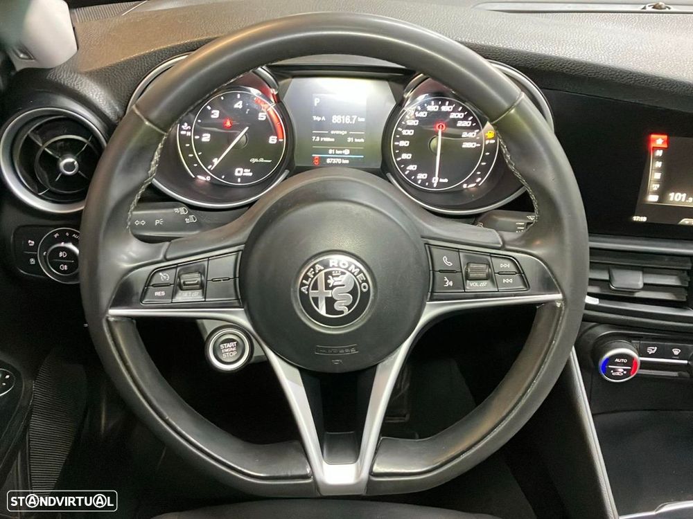Alfa Romeo Giulia - 12