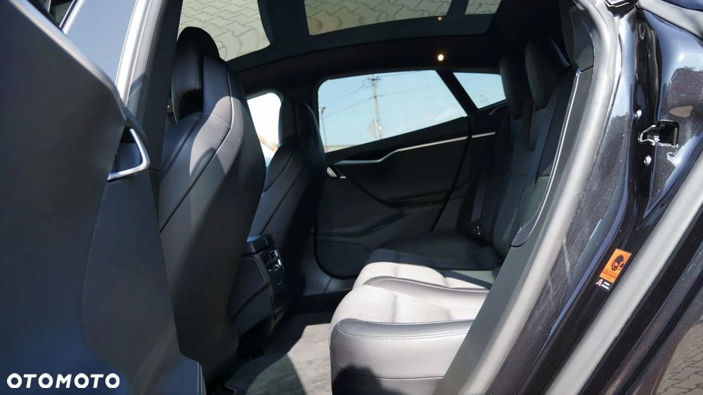 Tesla Model S Dual Motor Allradantrieb - 11