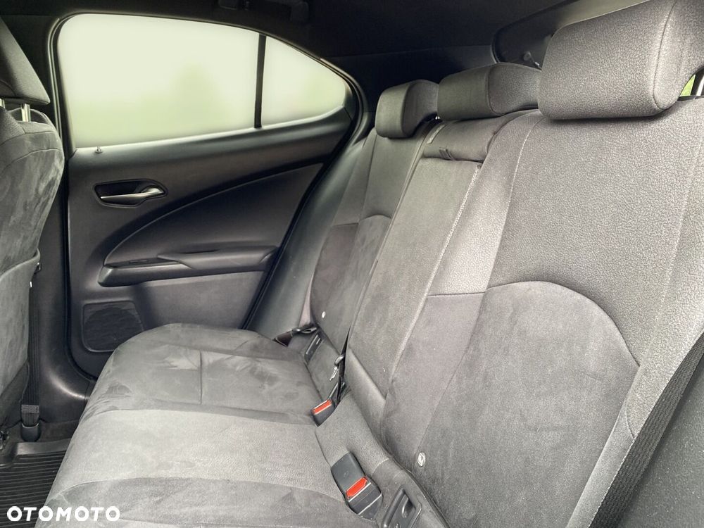 Lexus UX - 16