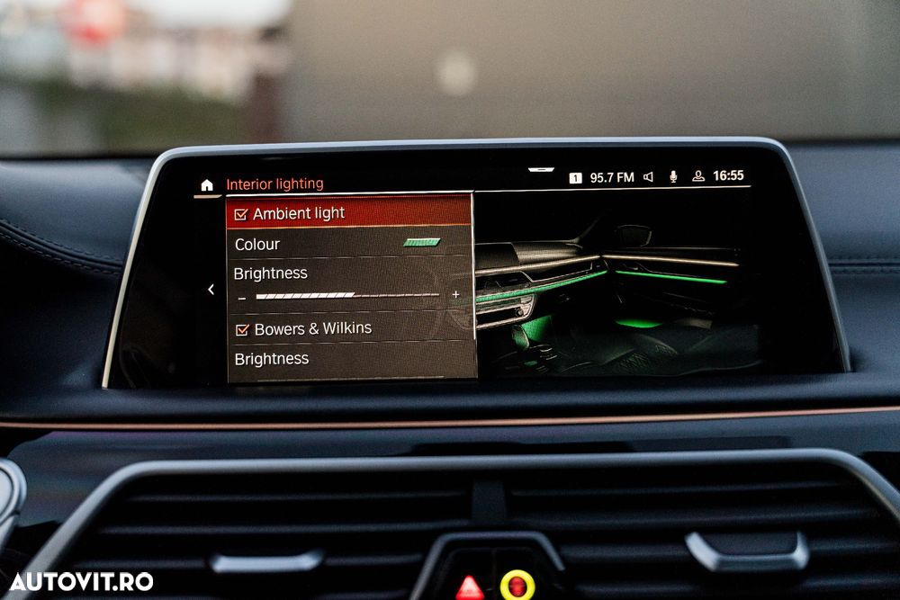 BMW Seria 7 750i xDrive - 29