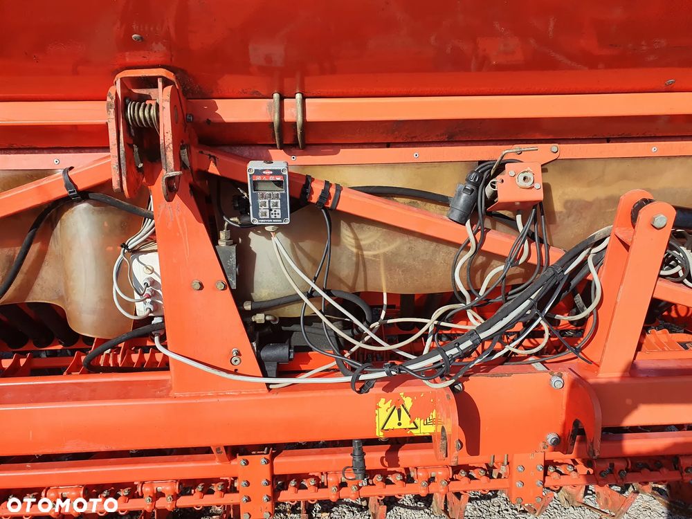 Kuhn KUHN Integra 3000 - 6