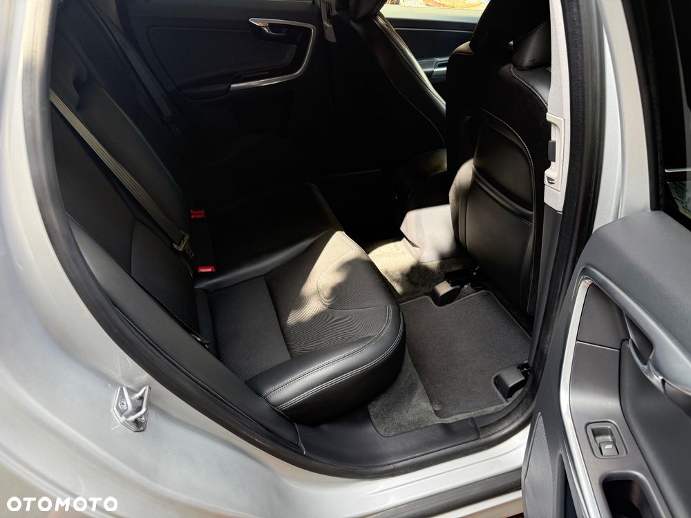 Volvo XC 60 D3 Geartronic Momentum - 12