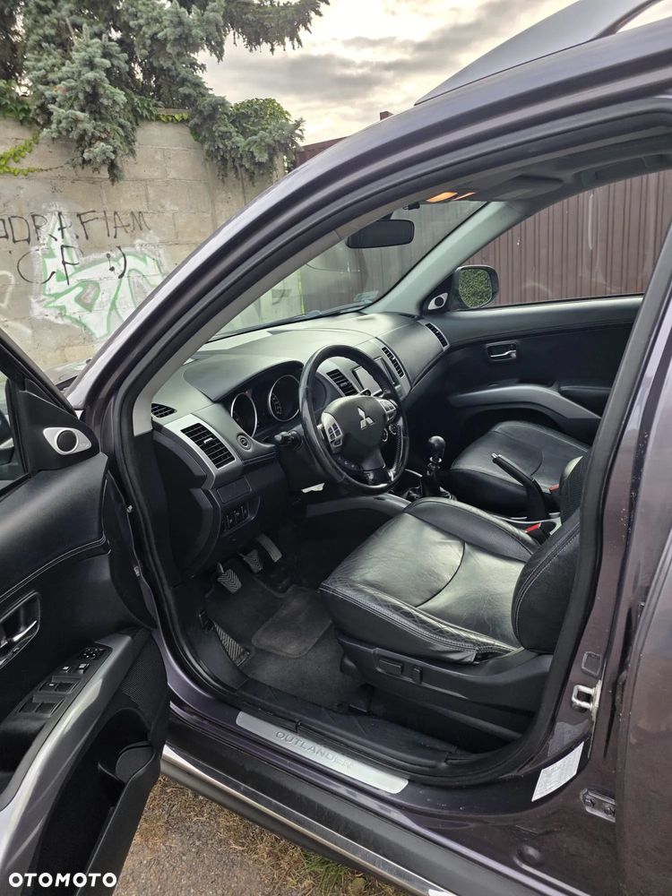 Mitsubishi Outlander 2.0 DID Instyle NAVI - 5