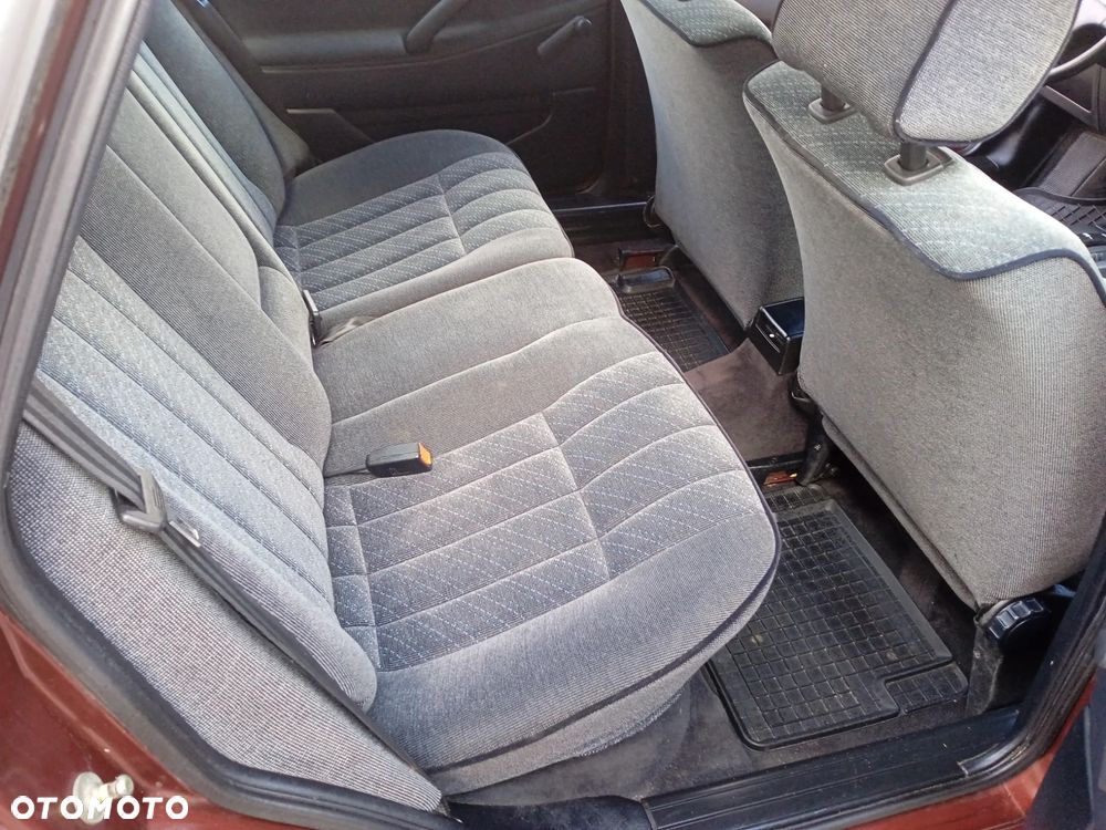 Volkswagen Passat 2.0 GL - 11