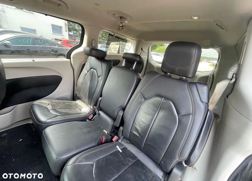 Chrysler Pacifica - 10