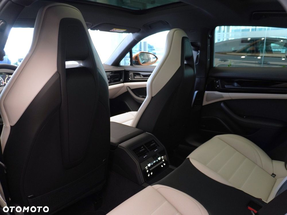 Porsche Panamera 4 E-Hybrid PHEV - 38