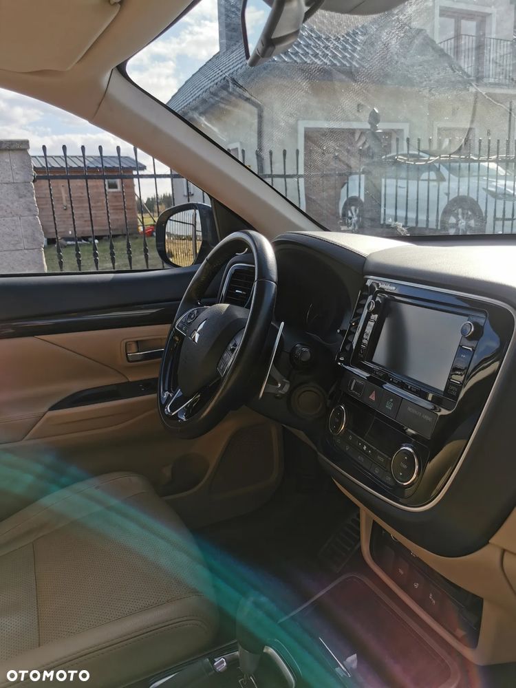 Mitsubishi Outlander 2.0 Intense + Navi 4WD CVT - 23