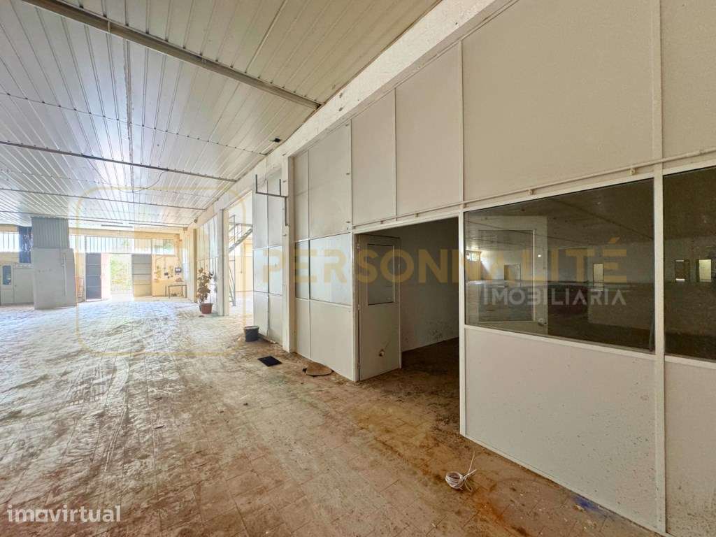 Armazém Industrial + 1432m2 área exterior - Grande imagem: 4/10