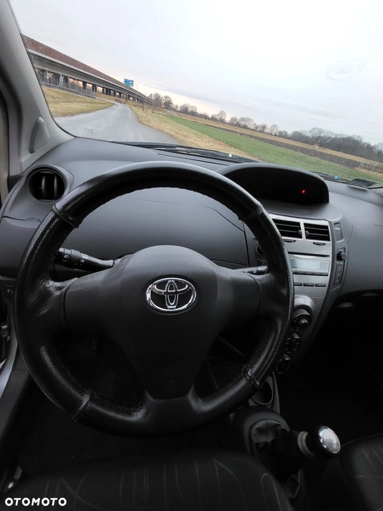 Toyota Yaris - 11