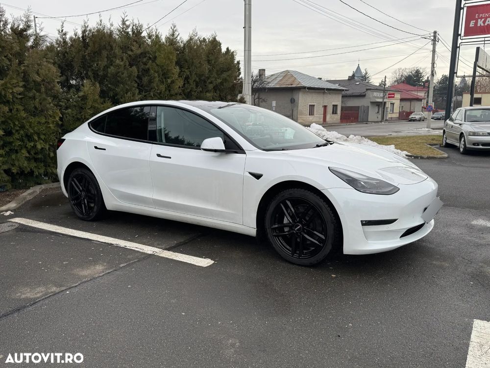 Tesla Model 3 - 3