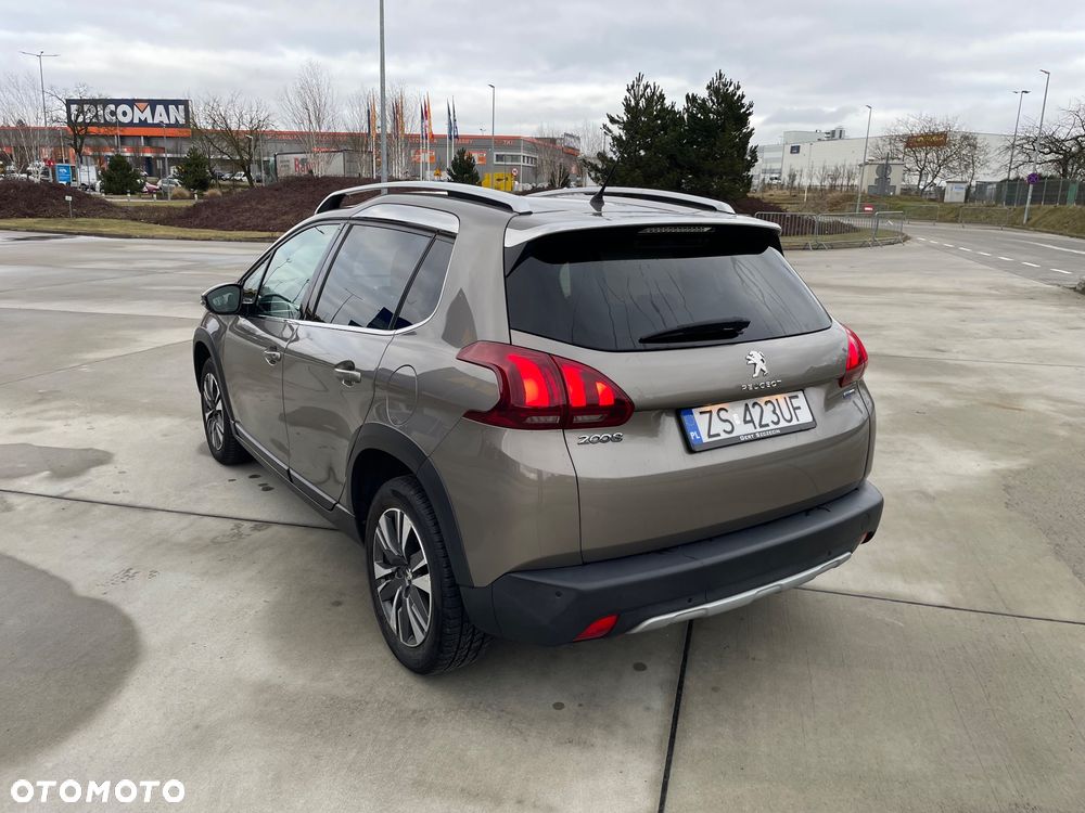 Peugeot 2008 1.2 Pure Tech Allure S&S - 4