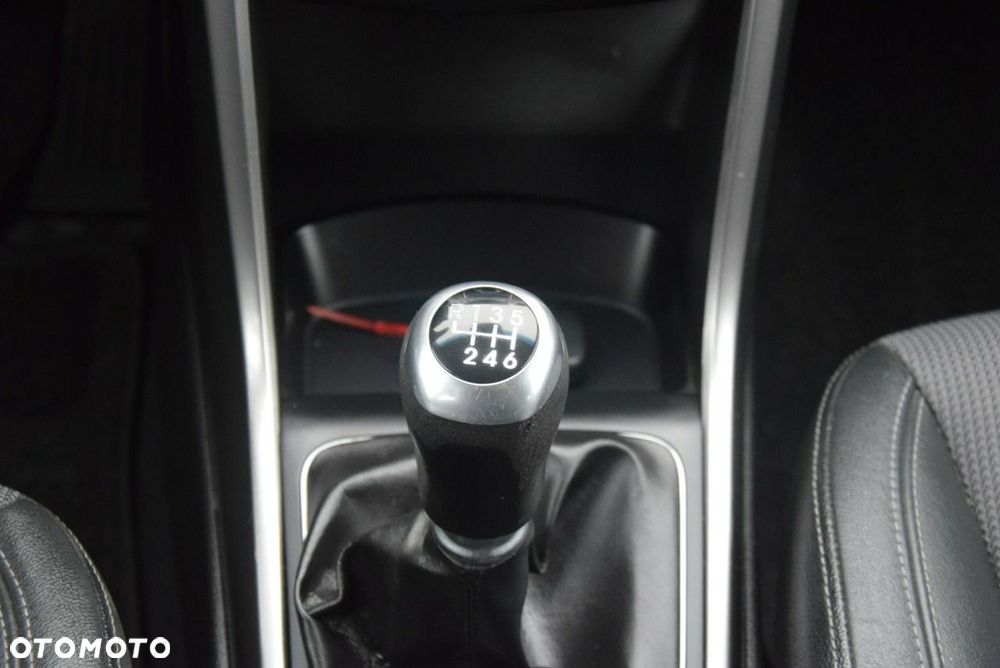 Hyundai i30 1.6 CRDi Fifa World Cup Edition - 27