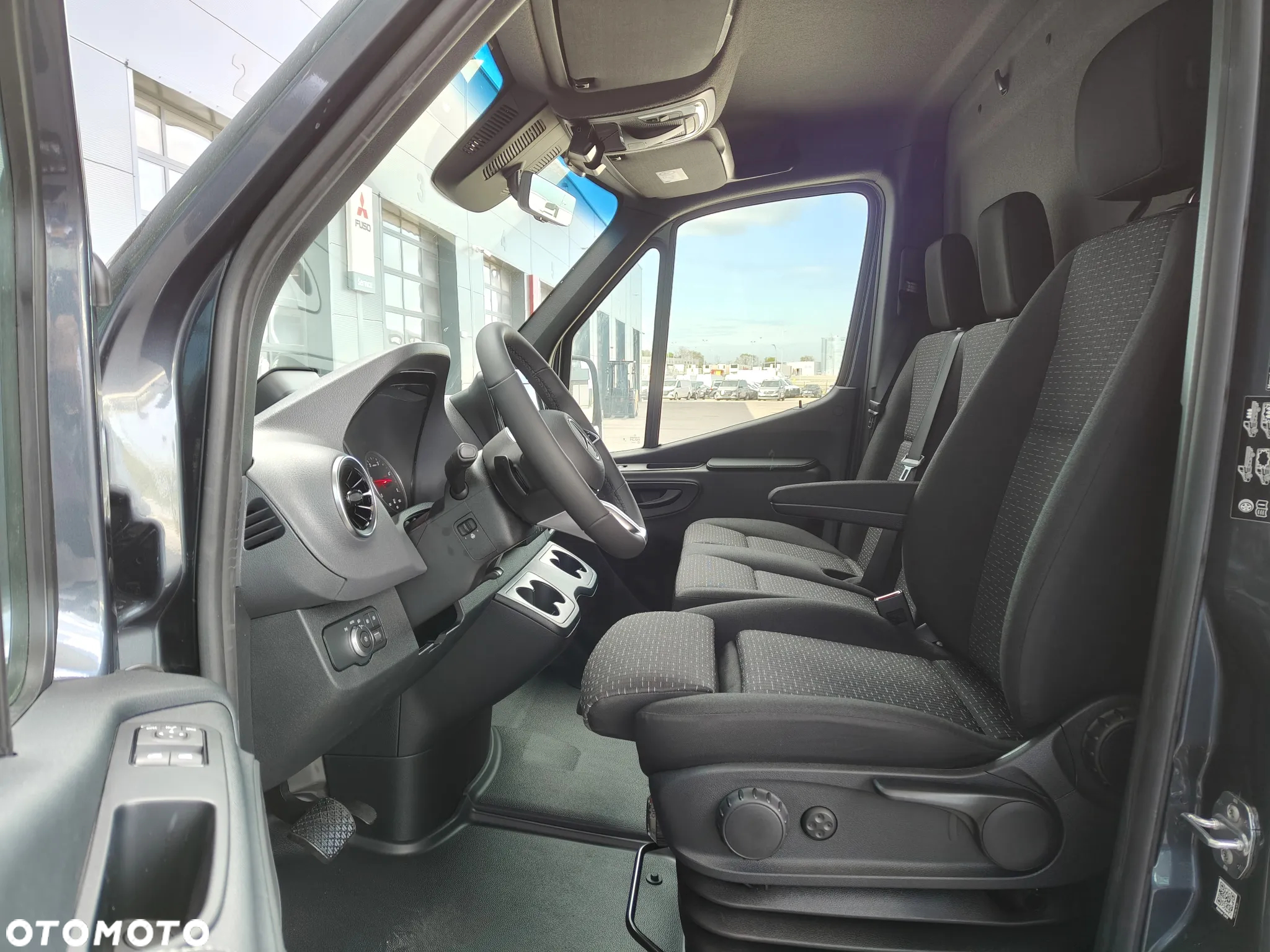 Mercedes-Benz Sprinter - 13