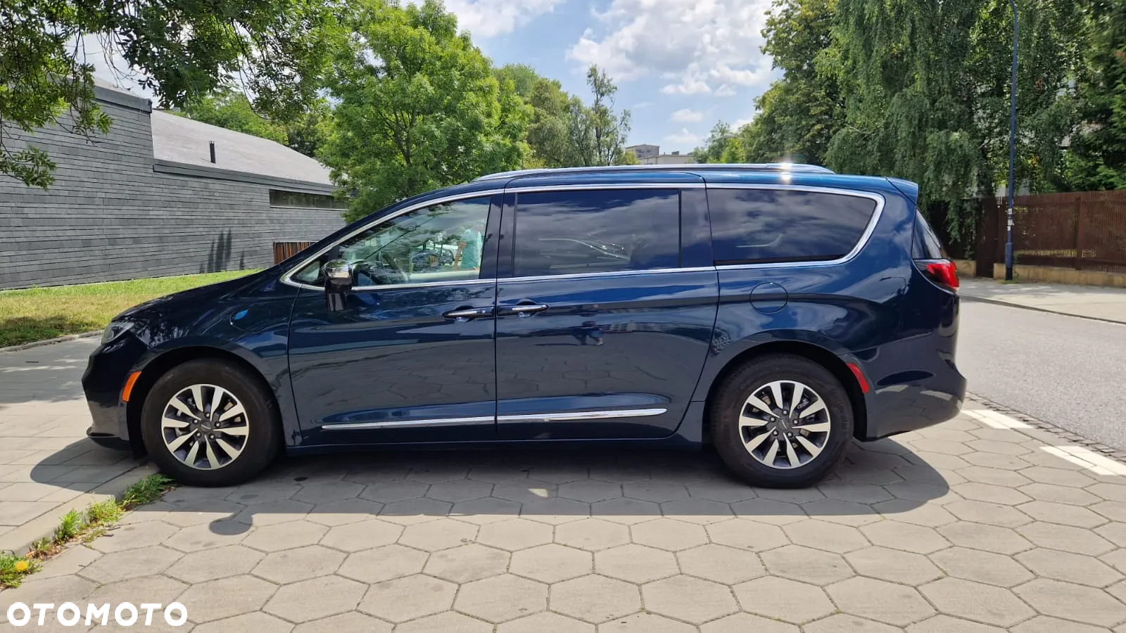 Chrysler Pacifica - 8