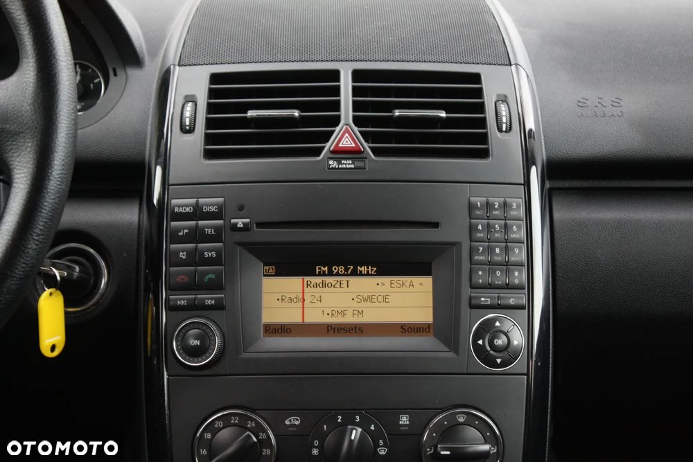 Mercedes-Benz Klasa A 180 BlueEFFICIENCY Elegance - 26