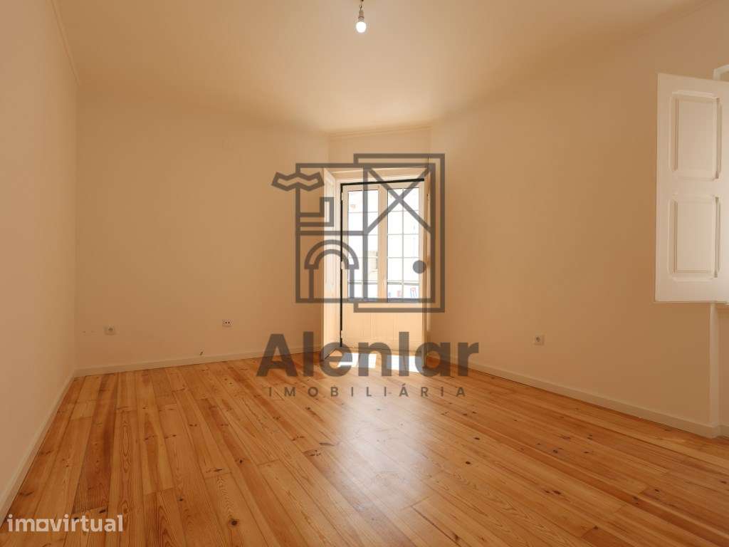 Arrenda-se Apartamento T3 no centro da Vila de Alenquer - Grande imagem: 2/12
