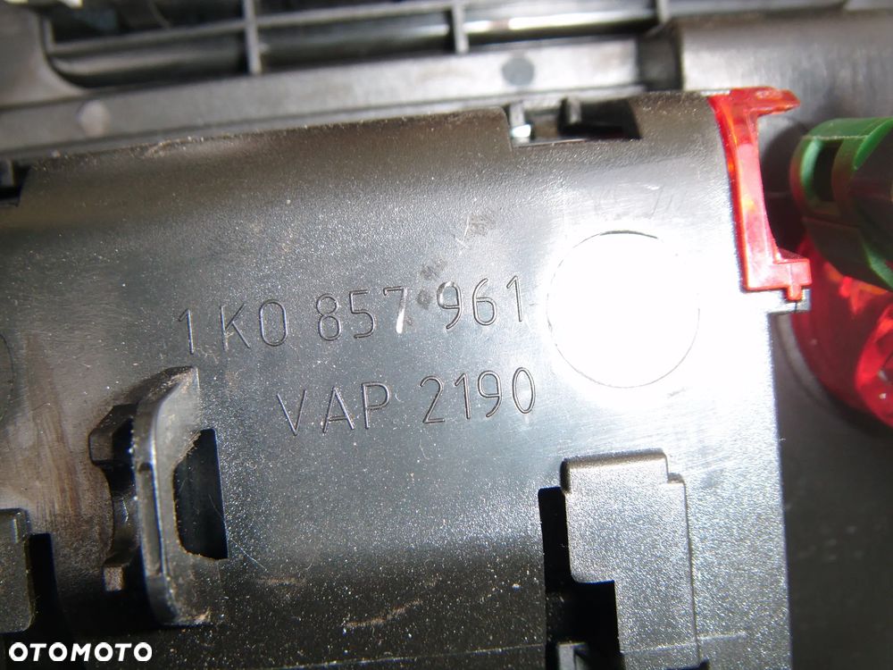 vw golf V  popielniczka w tunel 1k0857961 - 3