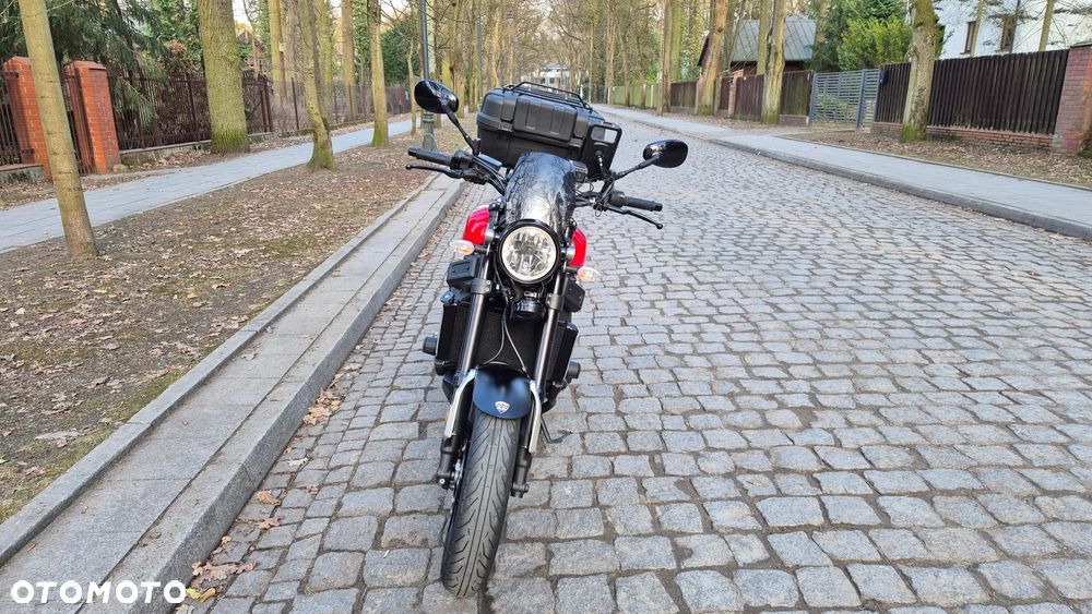 Yamaha XSR - 8