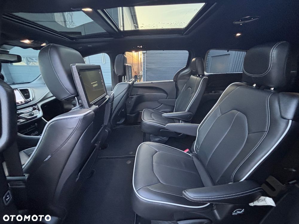 Chrysler Pacifica - 17