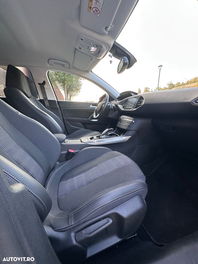 Peugeot 308 PureTech 130 GPF EAT8 Stop & Start Allure Business-Paket - 16