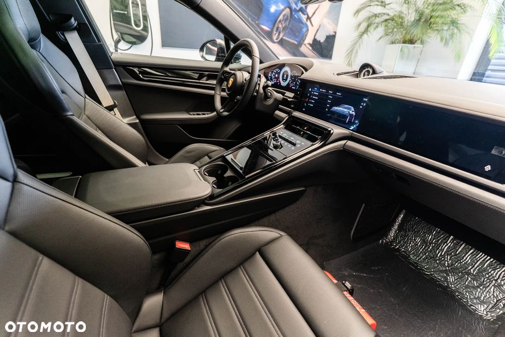 Porsche Panamera 4 E-Hybrid PHEV - 14