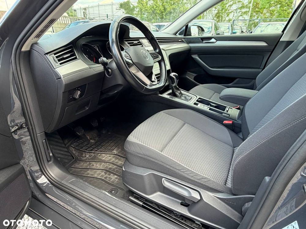 Volkswagen Passat - 12