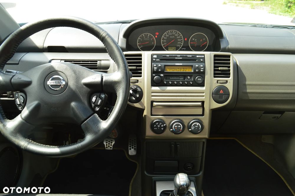 Nissan X-Trail 2.2 dCi 4x4 DPF Comfort - 14