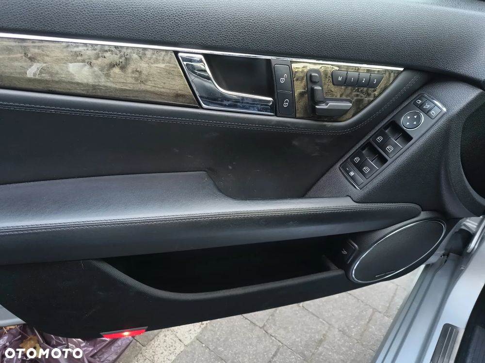 Mercedes-Benz Klasa C 63 AMG 7G-TRONIC Performance Plus SPORT EDITION - 3