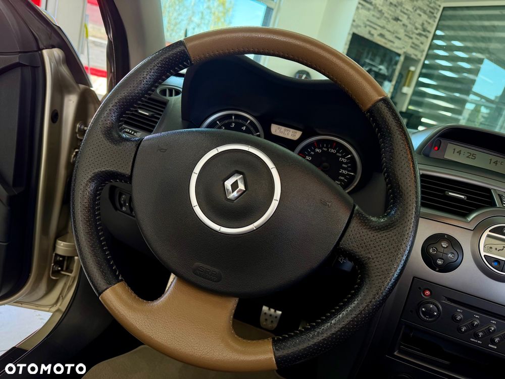 Renault Megane 2.0 Luxe Privilege - 11