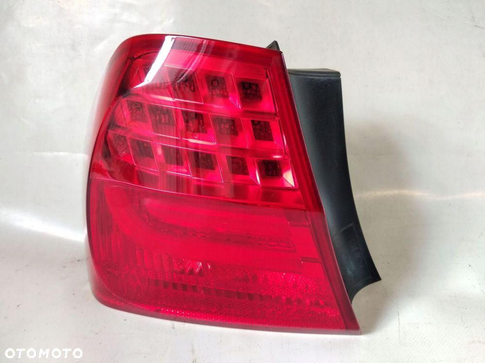 LAMPA LEWY LEWA TYŁ TYLNA W BŁOTNIK BMW E90 LIFT LCI 7289425 LED LCI - 7