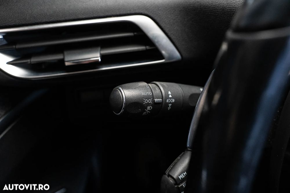 Peugeot 3008 BlueHDi 120 Stop & Start EAT6 Allure - 26