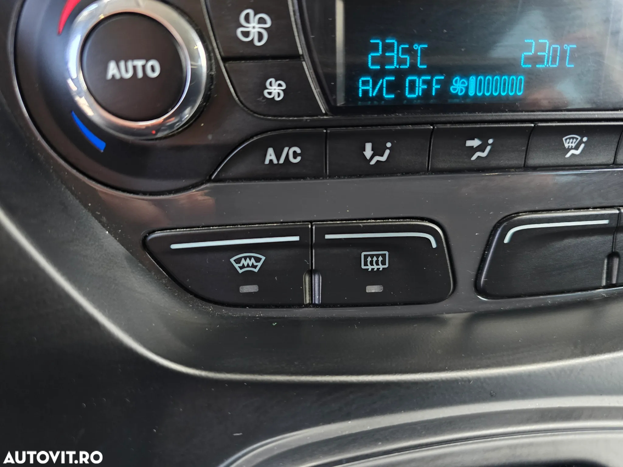 Ford Kuga 2.0 TDCi 4WD Powershift Titanium - 24