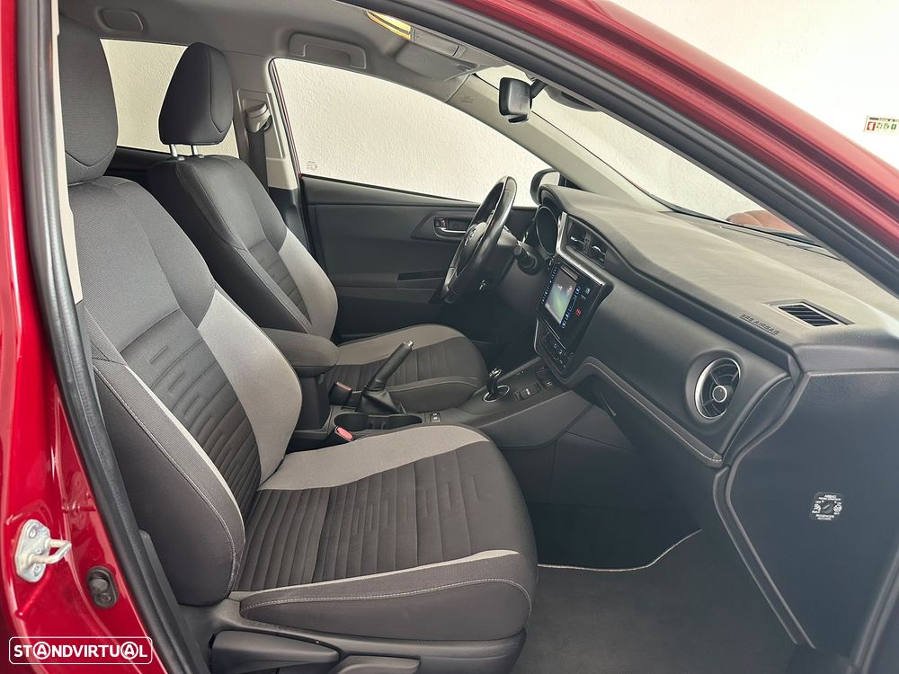 Toyota Auris Touring Sports 1.8 HSD Comfort - 31