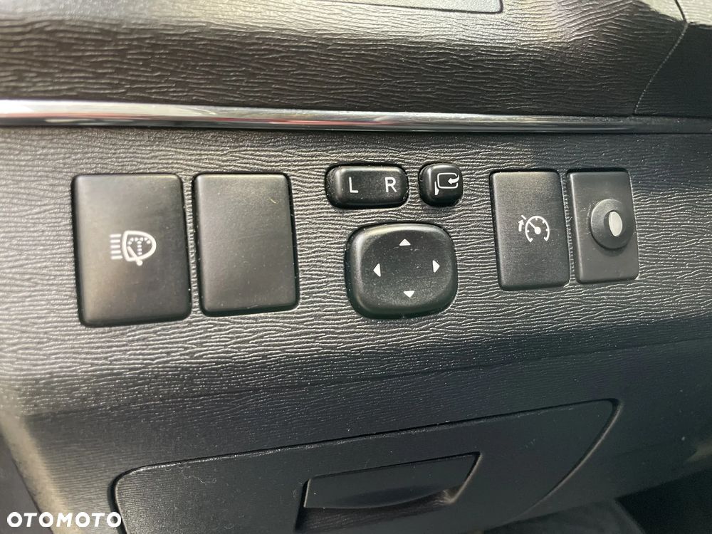 Toyota Avensis 2.0 Sol plus - 12