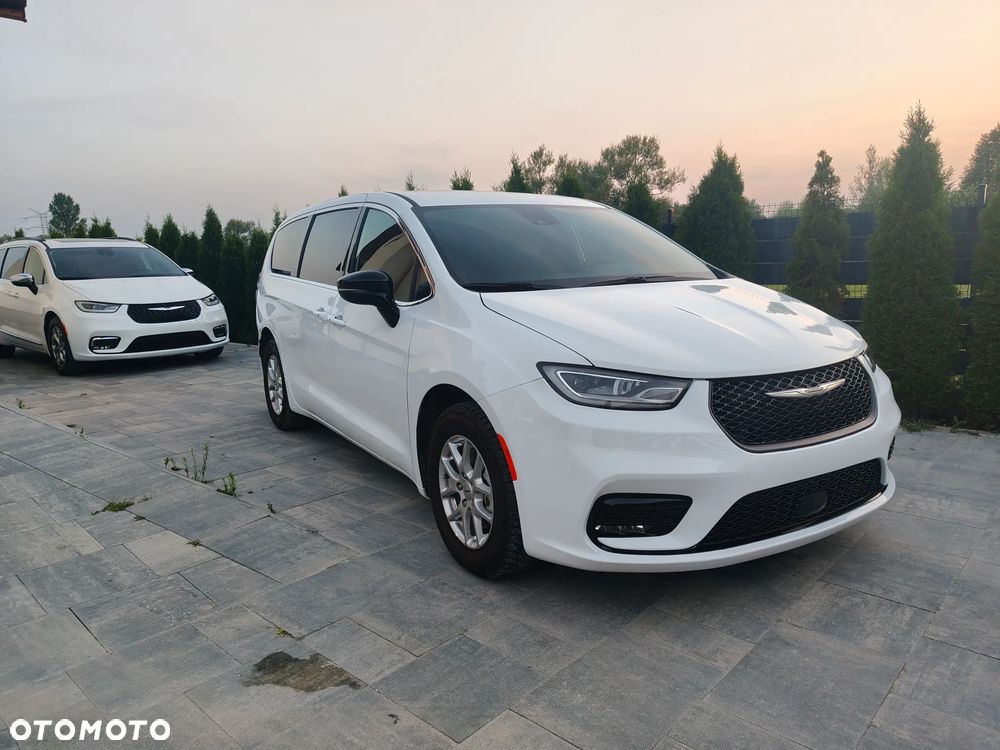 Chrysler Pacifica - 3