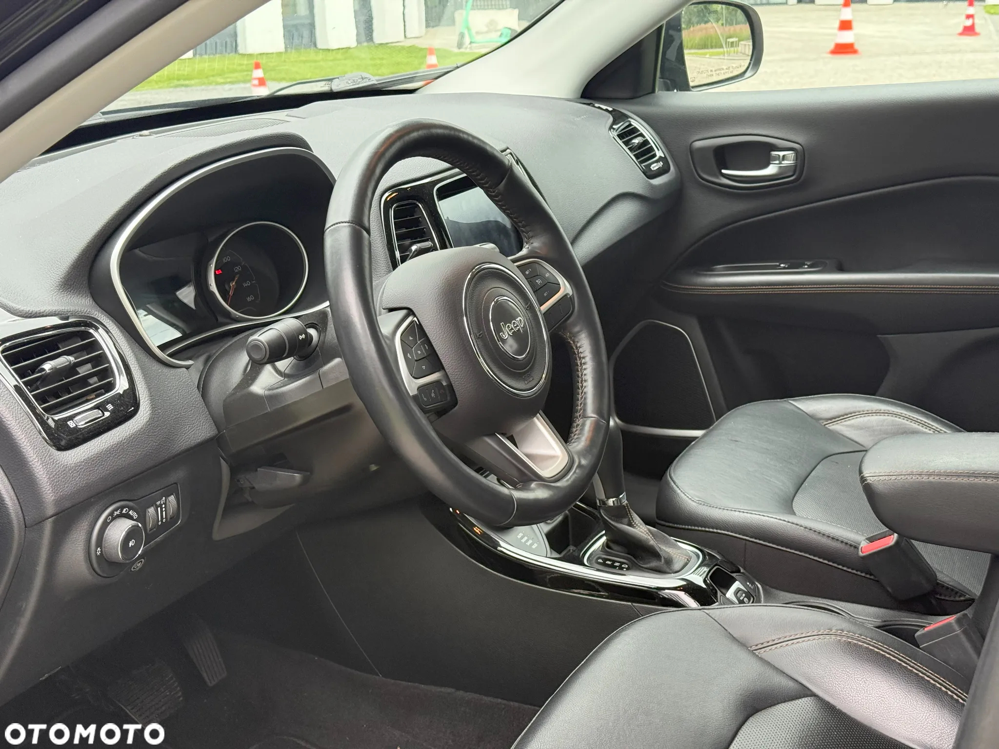 Jeep Compass - 14