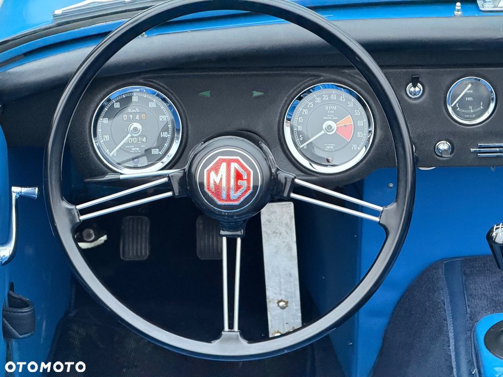 MG Midget - 14