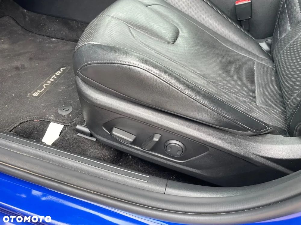 Hyundai Elantra - 12