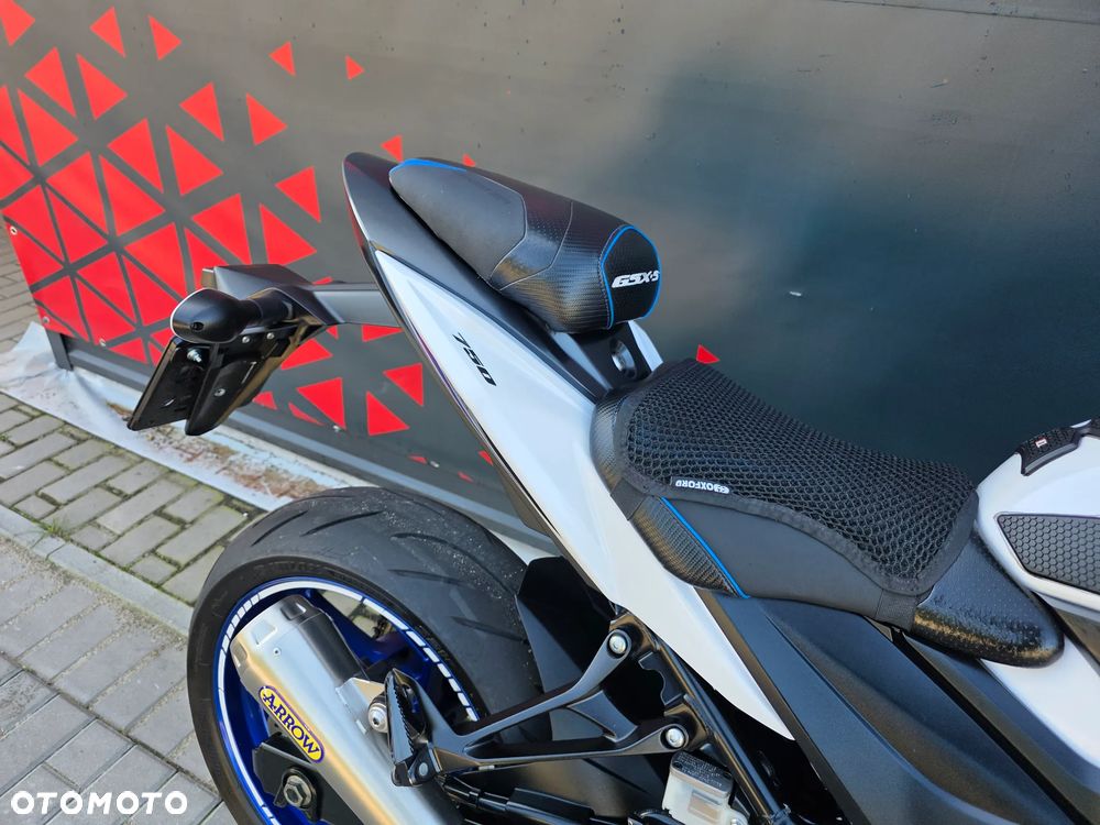 Suzuki GSX - 23