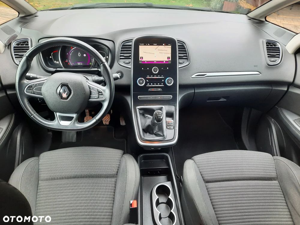 Renault Grand Scenic - 10