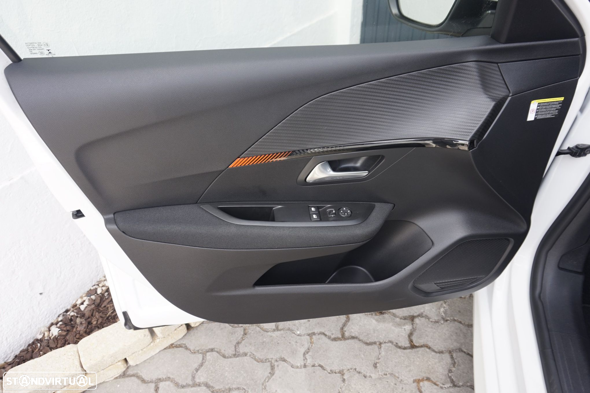 Peugeot e-208 Active - 13