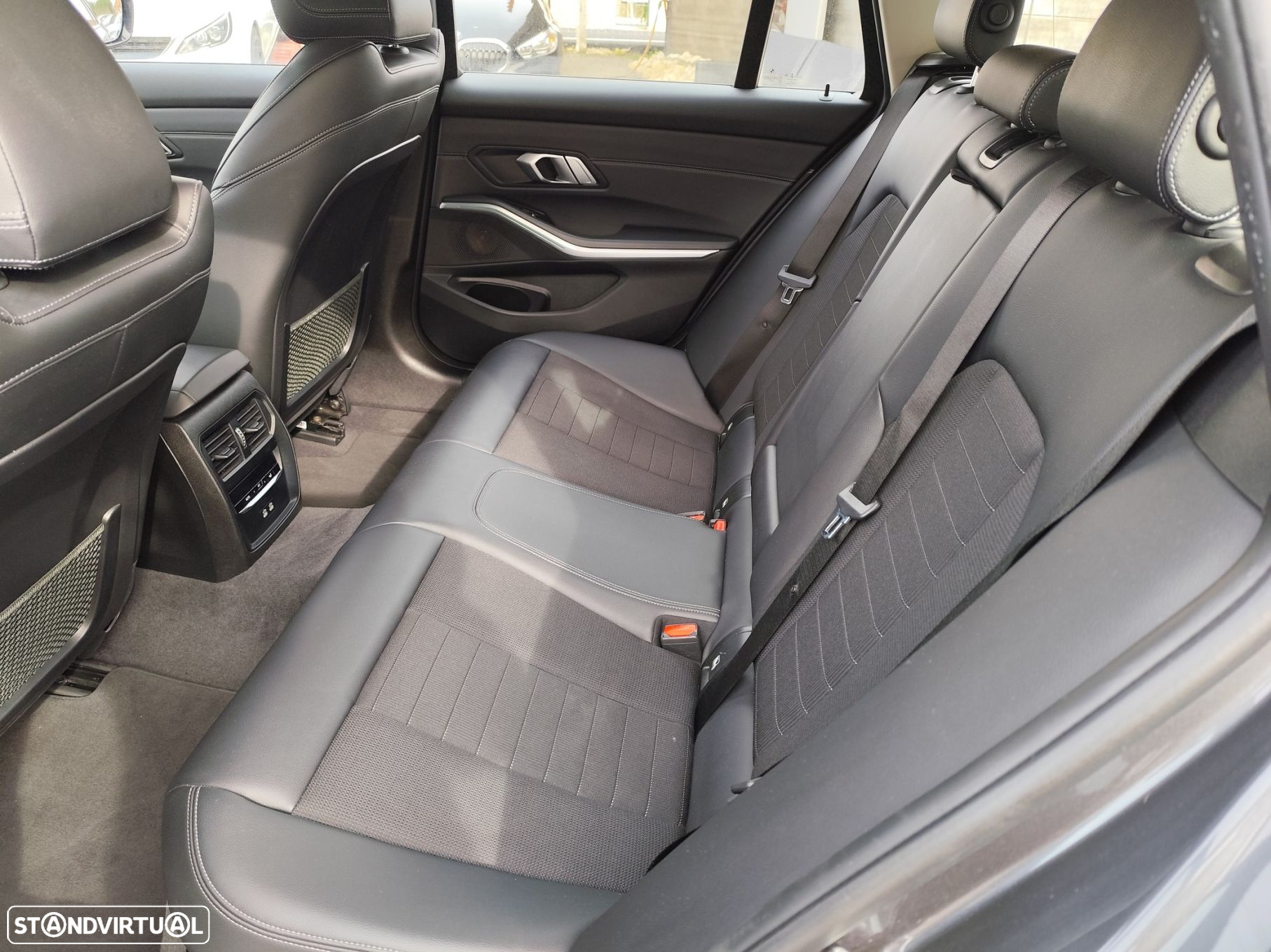 BMW 318 d Touring Line Sport Auto - 32
