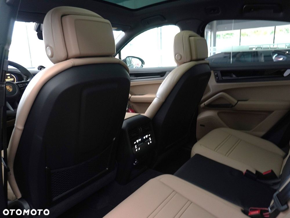 Porsche Cayenne E-Hybrid PHEV Black Edition - 32